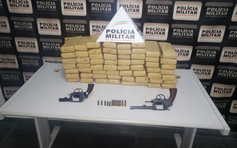 Homens são presos com 60 tabletes de maconha em Guaxupé