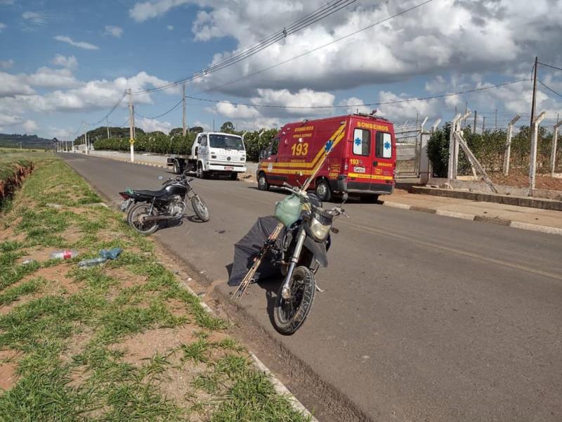 Bombeiros resgatam motociclistas feridos após colisão em Guaxupé