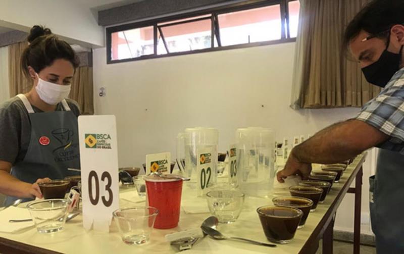 Associação Brasileira de Cafés Especiais comunica realização do Cup of Excellence 2021