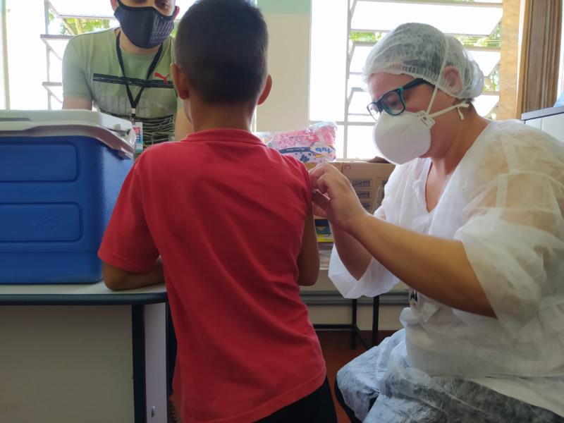 Crianças começam a ser vacinadas em Guaxupé 