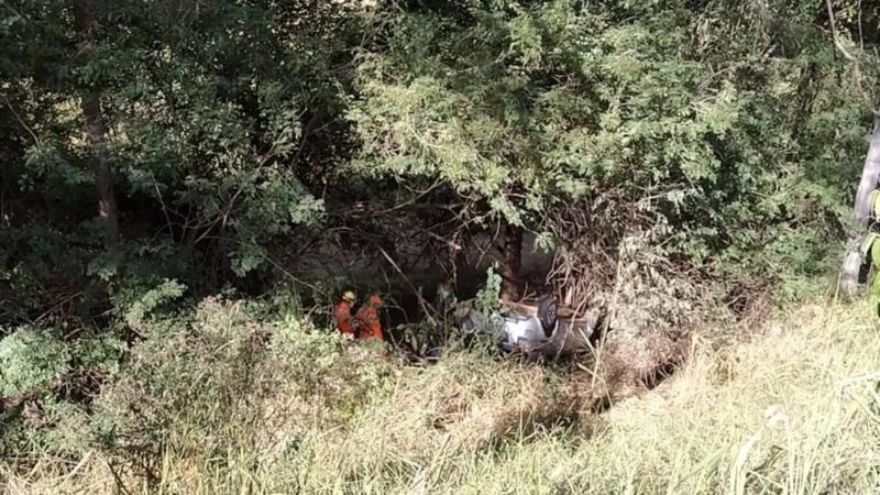 Casal de idosos morre após carro capotar na MGC-184, entre Areado e Alfenas