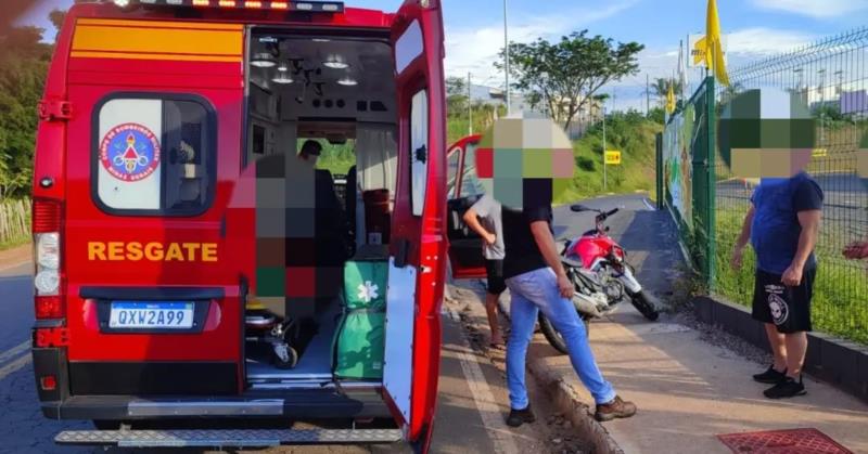 Em acidente no Jardim Girassol, em Guaxupé, condutor foge sem prestar socorro a motociclista ferido
