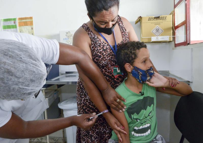 Minas ultrapassa a marca de 1 milhão de doses contra covid aplicadas em crianças