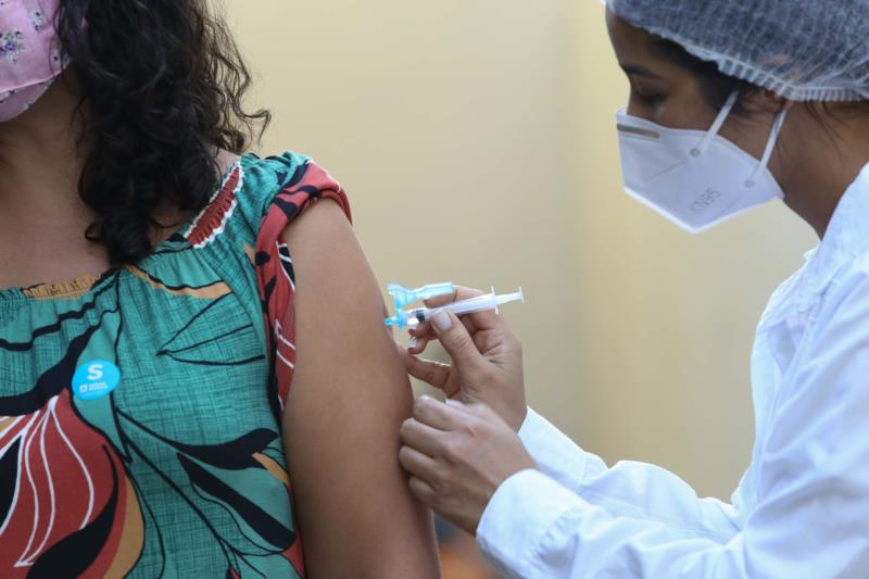Minas chega a 82% da população imunizada com a 2ª dose da vacina contra a covid-19