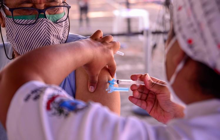 Minas entrega mais de 1 milhão de vacinas contra covid para idosos e Guaxupé receberá 2885 doses