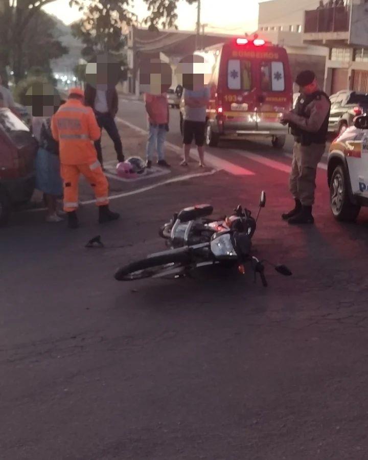 Mais uma colisão entre automóvel e motocicleta na Dona Floriana deixa condutor ferido em Guaxupé