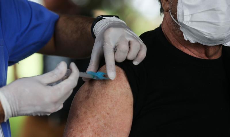 Profissionais da Saúde e maiores de 50 anos já podem receber a quarta dose da vacina contra a Covid-19 em Guaxupé