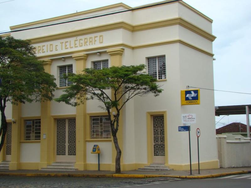 Em assalto à agência dos Correios em São Sebastião do Paraíso, funcionários foram rendidos e trancados dentro de sala  
