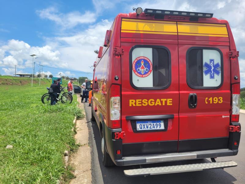 Adolescente de 15 anos é atropelado no Trevo do Japy e socorrido pelos bombeiros