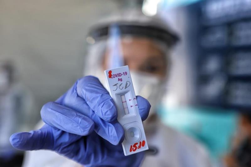 Em Minas, 14% dos testes para Covid-19 feitos em farmácia deram positivo