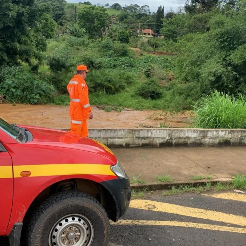 Em Guaxupé, Bombeiros monitoram bairros sujeitos a inundação e alagamentos 