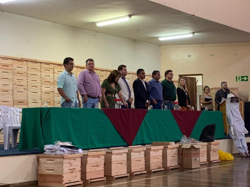 Noventa kits de apicultura foram entregues no Ifsuldeminas, Câmpus Muzambinho, pelo Governo de Minas  