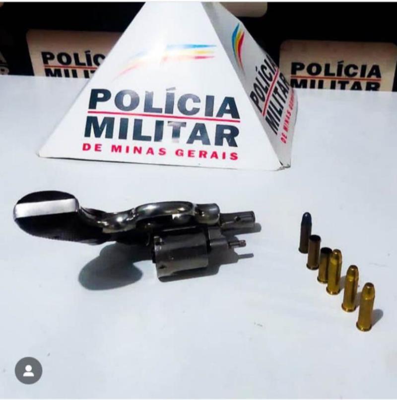 Homem atira contra militares e é preso com arma de fogo raspada em Guaxupé 