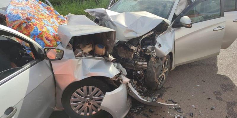 Idosa de 71 morre após batida frontal entre dois carros na BR-491 