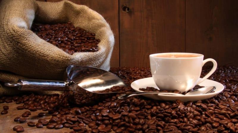 Procon proíbe fabricação de marcas de café de Passos após constatar paus em amostras