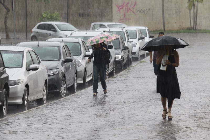 Chuvas acima da média e altas temperaturas em grande parte de Minas marcarão o mês de dezembro, de acordo com o Inmet