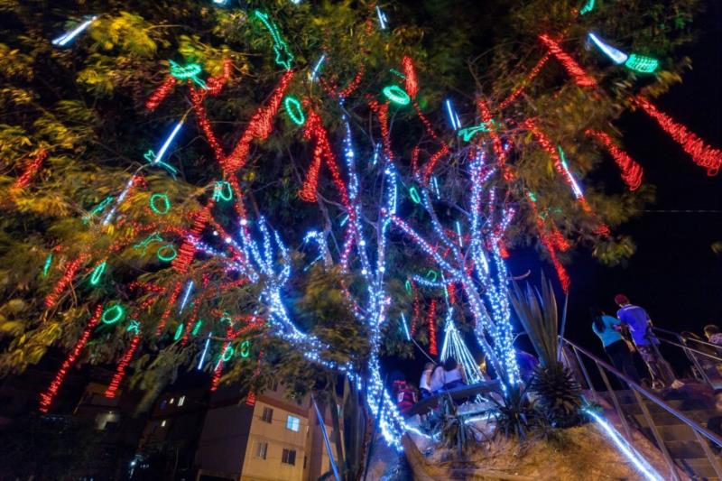 Confira dicas da Cemig para evitar acidentes com a rede elétrica ao fazer a decoração natalina