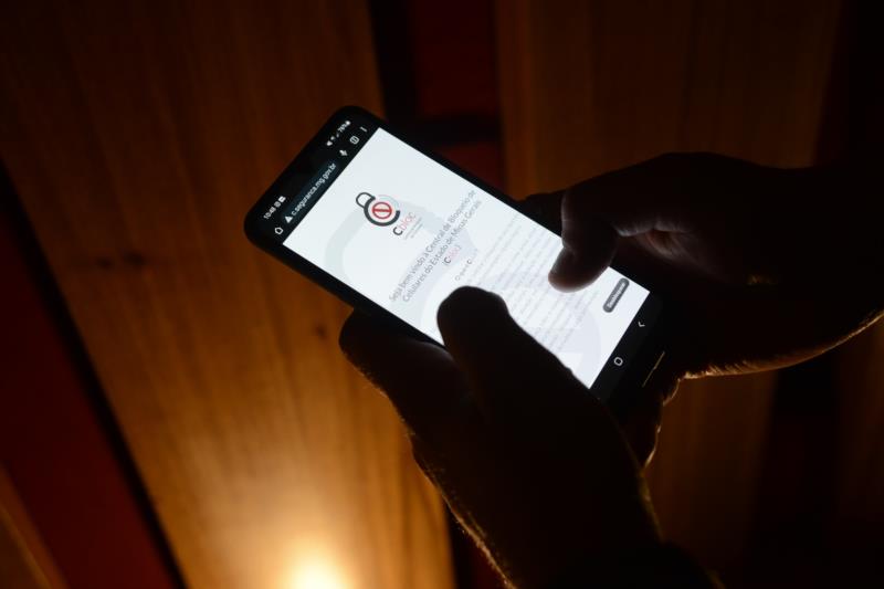 Governo de Minas amplia acesso a serviço de bloqueio de celular em caso de furto ou roubo