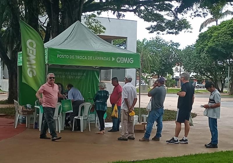 Cemig disponibiliza posto de troca de lâmpadas em Monte Belo