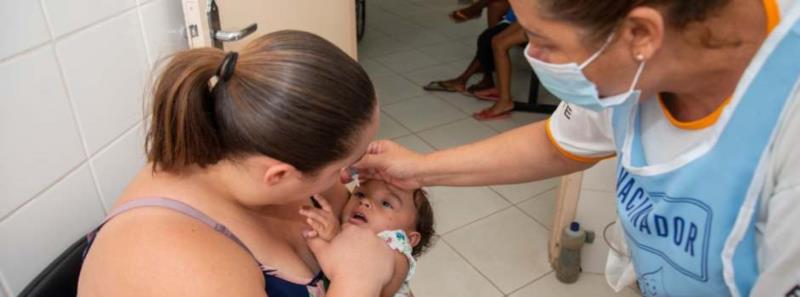 Minas Gerais começa a vacinar contra a poliomielite
