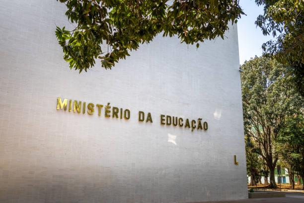 MEC ofertará 80 mil bolsas a estudantes de cursos de licenciatura