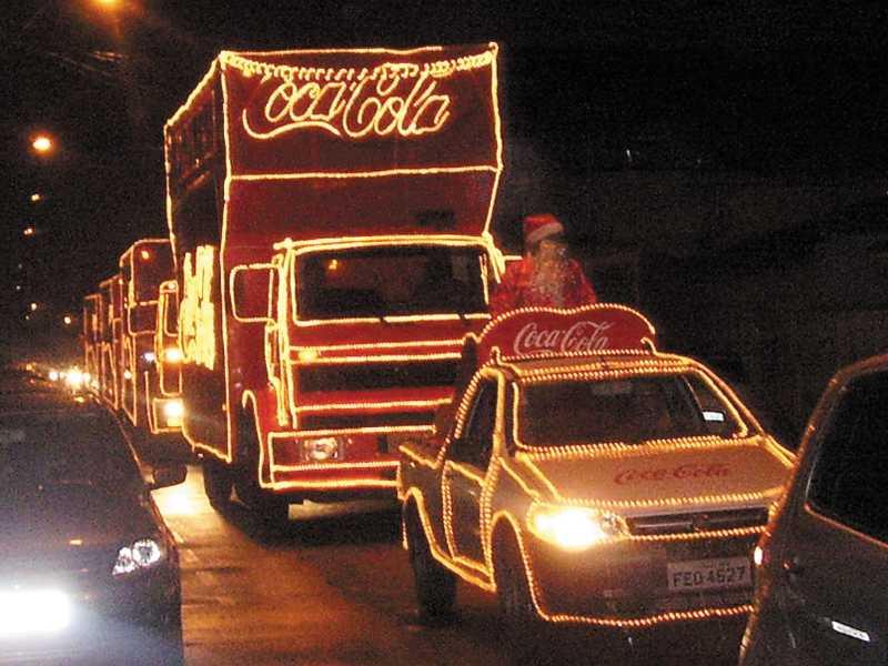 Natal Coca-Cola e as tradicionais Caravanas poderão ser vistas e ouvidas de casa